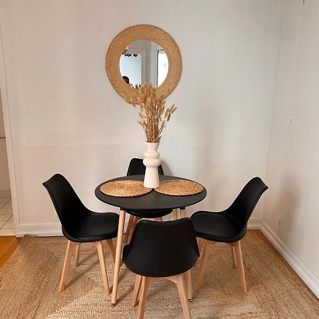 Chic Apartment On The Famous Shopping Rue Du Faubourg Saint-Honore Street Paris Bagian luar foto