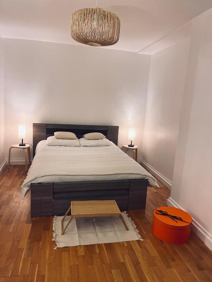 Chic Apartment On The Famous Shopping Rue Du Faubourg Saint-Honore Street Paris Bagian luar foto