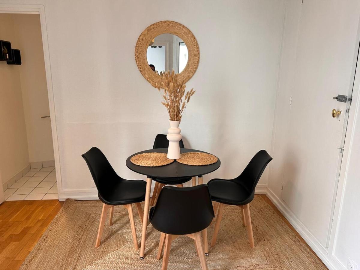 Chic Apartment On The Famous Shopping Rue Du Faubourg Saint-Honore Street Paris Bagian luar foto